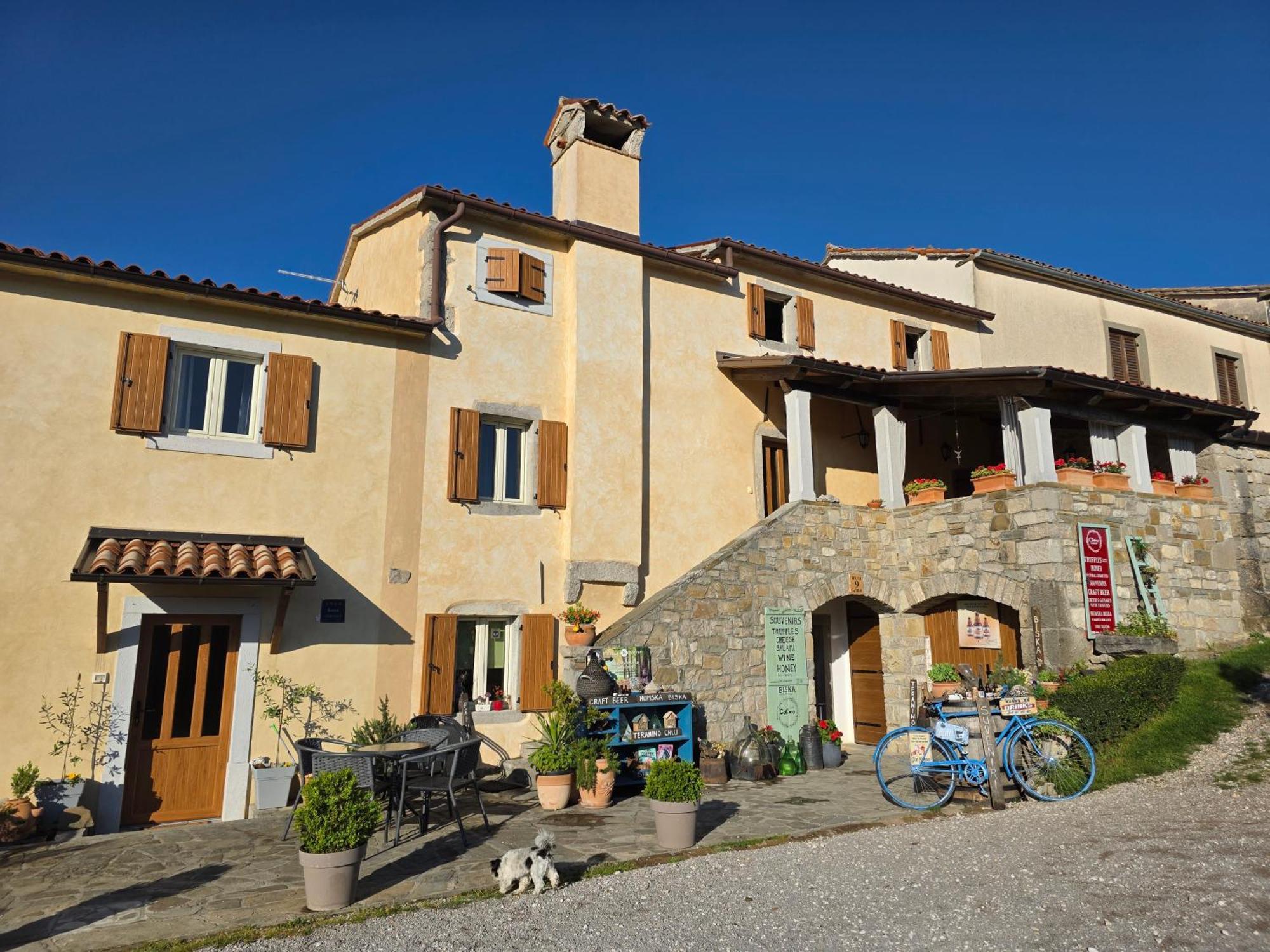 Apartment Hum-The Smallest Town In The World Exterior foto